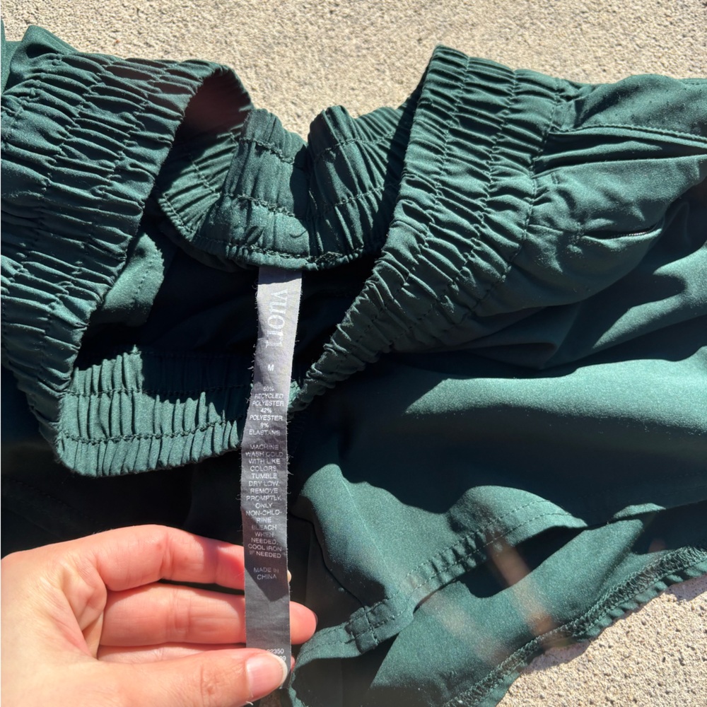 Vuori Dash Shorts size medium - Picture 4 of 6